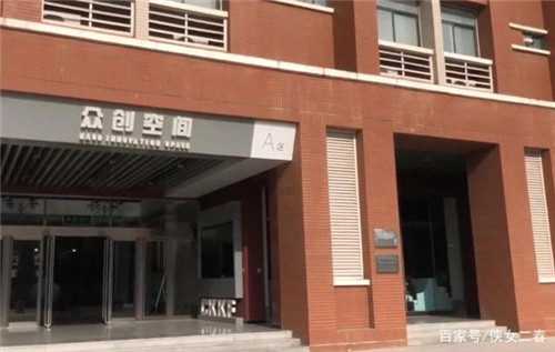 高校内咖啡厅不消费不让坐：学生不满，经营者有苦难言