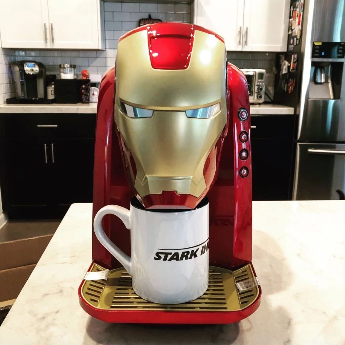 帅爆了！钢铁侠Robert Downey晒出一款钢铁侠咖啡机 !