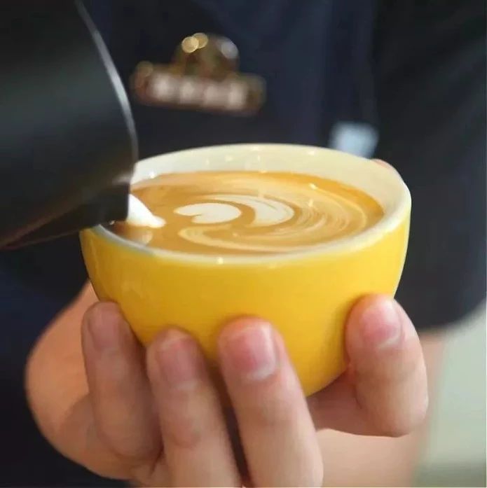 拉花  |   咖啡师分享"融合"心得 ，如何练习拉花融合？